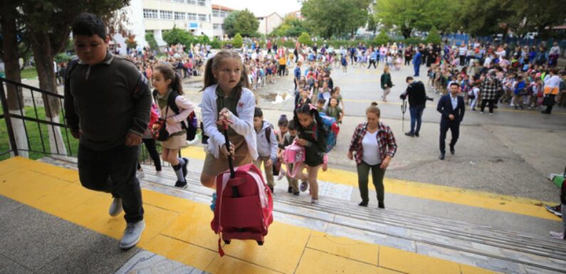 Okullar pazartesi günü açılıyor TRT Haber Eğitim Haberleri