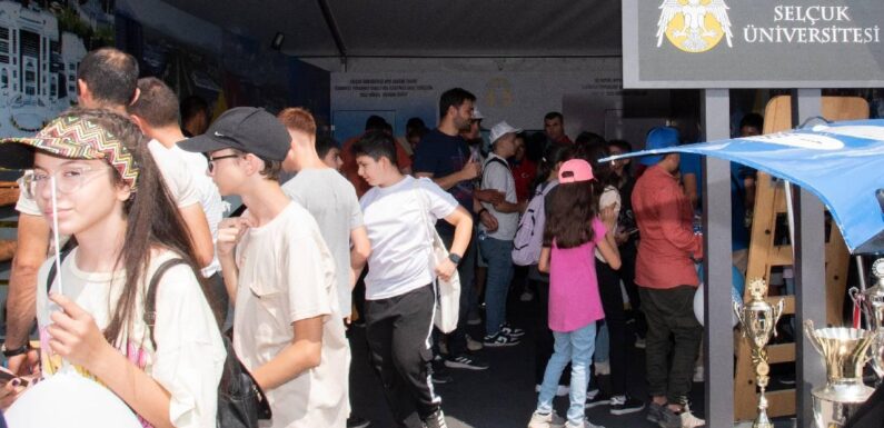 Selçuk Üniversitesinin TEKNOFEST standına yoğun ilgi TRT Haber Bilim Teknoloji Haberleri İHA