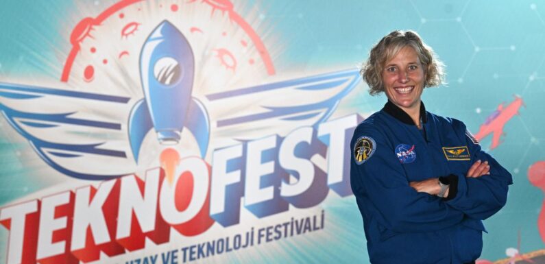 TEKNOFEST’e katılan ABD’li astronot yoğun ilgiye hayran kaldı TRT Haber Bilim Teknoloji Haberleri AA