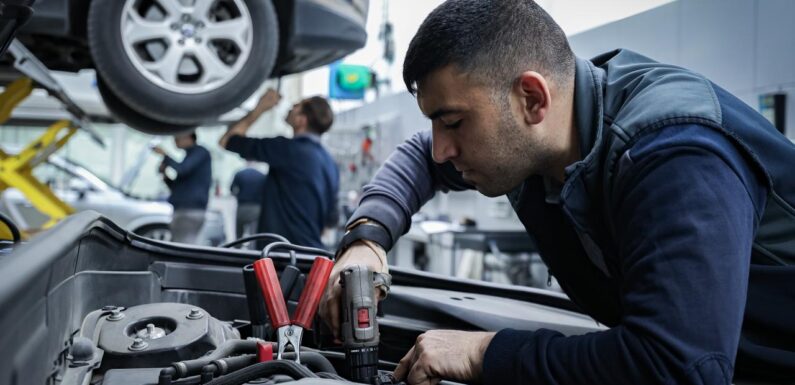 Elektrikli araç sektörü mahir el arıyor TRT Haber Ekonomi Haberleri AA