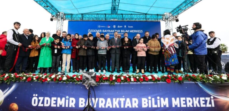 Trabzon Özdemir Bayraktar Bilim Merkezi açıldı TRT Haber Bilim Teknoloji Haberleri TRT Haber