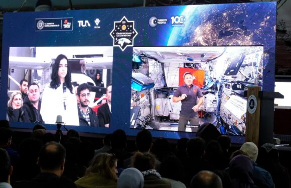 Astronot Alper Gezeravcı uzaydan Samsun’a bağlandı