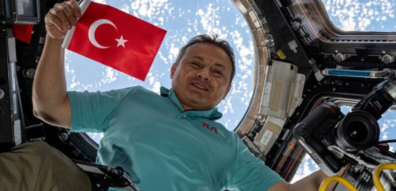 Astronot Gezeravcı Muşlu öğrencilerin propolis deneyine başladı