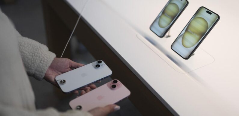 Apple, küresel akıllı telefon satışlarında zirvenin yeni sahibi oldu TRT Haber Ekonomi Haberleri AA