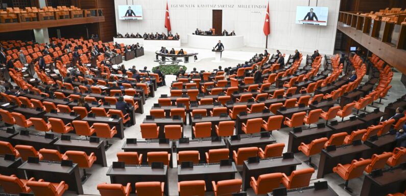 Çalışma hayatıyla ilgili kanun teklifi pazartesi Meclis’e sunulacak TRT Haber Ekonomi Haberleri AA