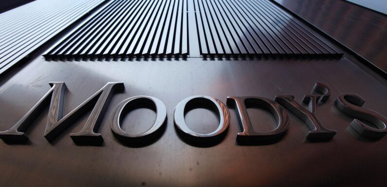 Moody’s, New York Community Bank’ın kredi notunu düşürdü