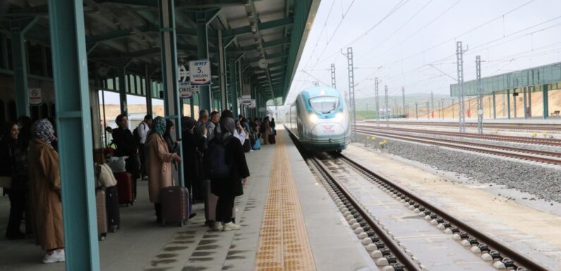 Hızlı trenle Yozgat’a 1 yılda 276 bin yolcu geliş gidiş yaptı