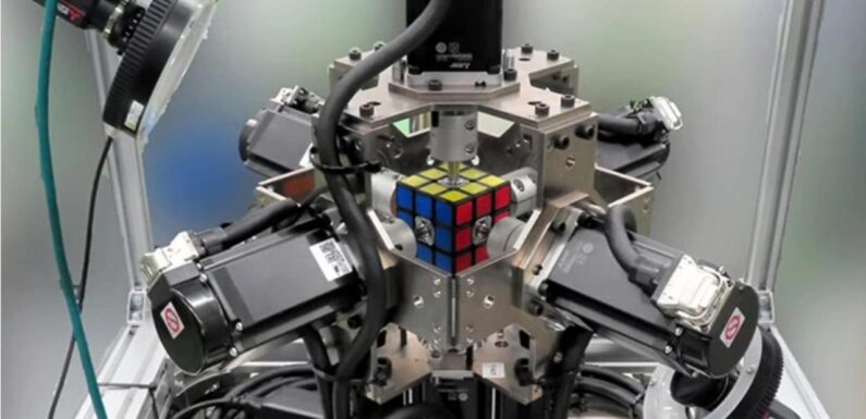 Japonya’da üretilen robot, zeka küpü rekorunu kırdı