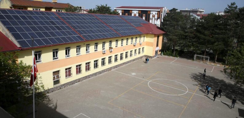 Muş’ta okulun elektrik ihtiyacının yarısı güneş enerjisinden karşılanıyor