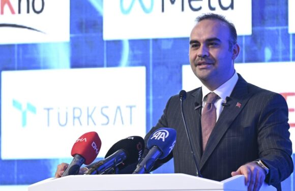 Bakan Kacır: Yapay zeka insan performansını dahi aşan uygulamaları beraberinde getiriyor