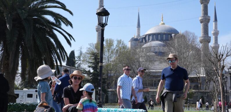 İstanbul yılın ilk 4 ayında 5,2 milyon yabancı turist ağırladı