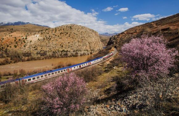 Turizmin yeni rotası: Turistik Tatvan Treni yola çıkıyor