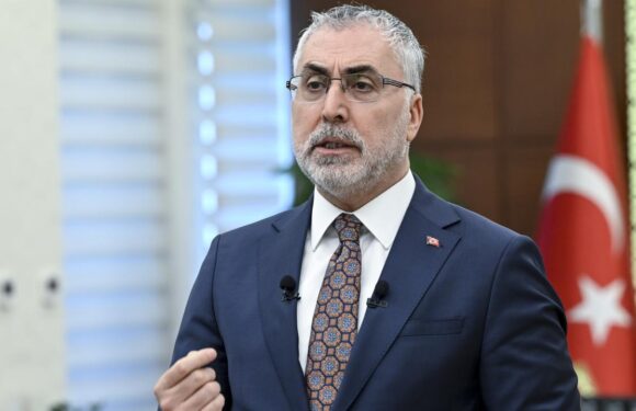 Bakan Vedat Işıkhan: Herkes için fırsat eşitliği ve insana yakışır işi teşvik ettik