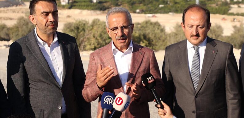 Bakan Uraloğlu: Mersin’deki otoyol projesiyle ÇeşmeliKızkalesi kesimi 1820 dakikada geçilebilecek