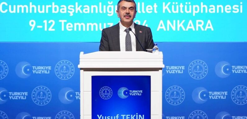 Bakan Tekin, YLSY bursiyerleri ile bir araya geldi