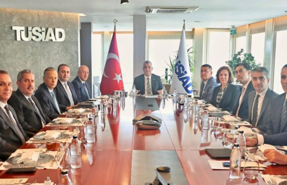 Bakan Bolat’tan TÜSİAD’a ziyaret