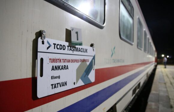 Turistik Tatvan Treni ikinci seferine çıkıyor