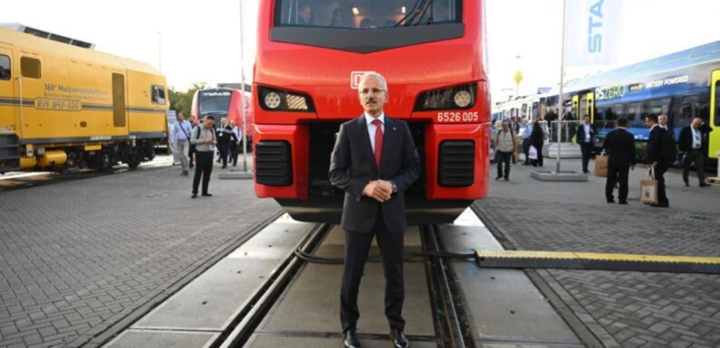 Bakan Uraloğlu: Ülkemizin her tarafına hızlı treni yaymak istiyoruz