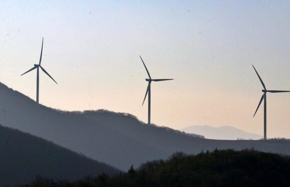 Rüzgar ve güneş enerjisinde kurulu güç 30 bin megavatı geçti