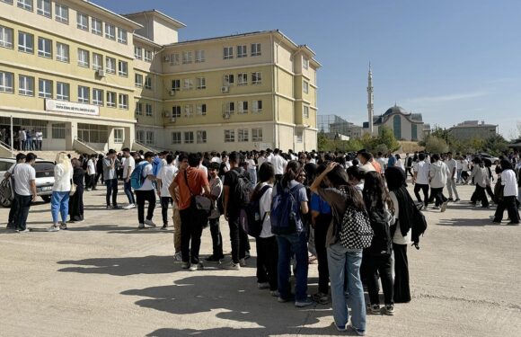 Okulların başlama ve bitiş saatlerini ilgili valilik belirleyecek