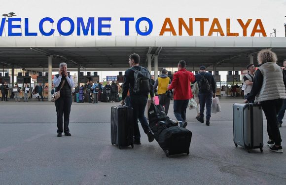 Antalya’ya gelen turist sayısı 16 milyonu aştı