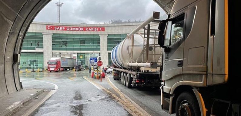 Sarp Sınır Kapısı’nda tır geçişleri rekor kırıldı