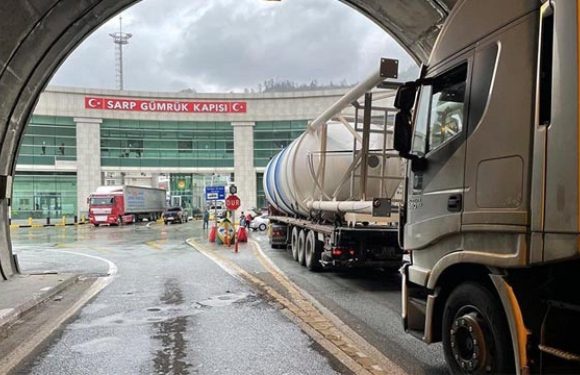 Sarp Sınır Kapısı’ndaki tır geçişlerinde rekor kırıldı