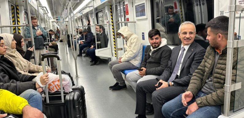 Gayrettepeİstanbul HavalimanıArnavutköy Metrosu’nda yolcu rekoru kırıldı