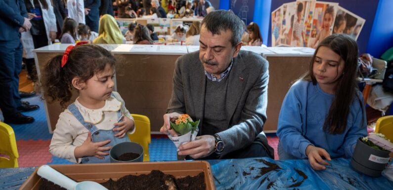 Bakan Tekin’den ‘Külliye’de Ramazan’ etkinliklerine ziyaret